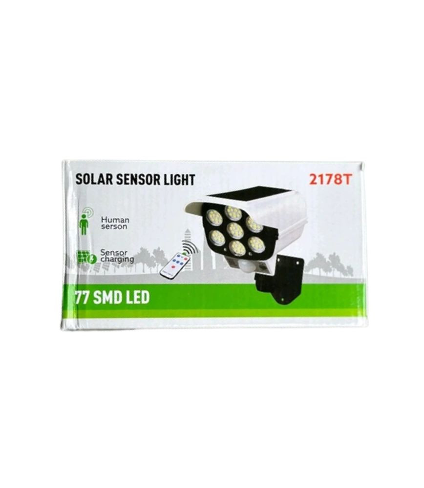 عرض قطعتين من كشاف أمان شمسي LED على شكل كاميرا مراقبة مع حساس حركة وريموت